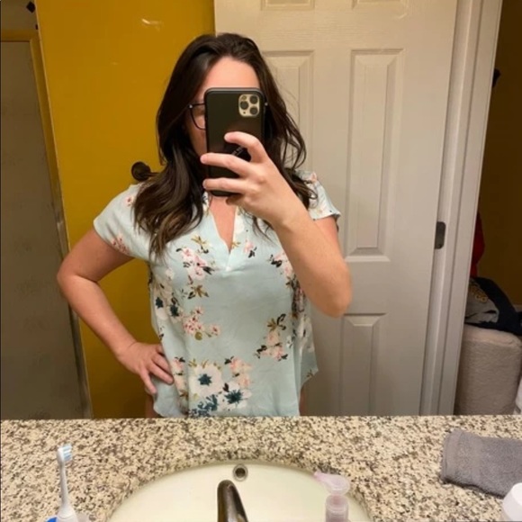 Floral Print Chiffon High-Low Top in Green - Picture 2 of 3